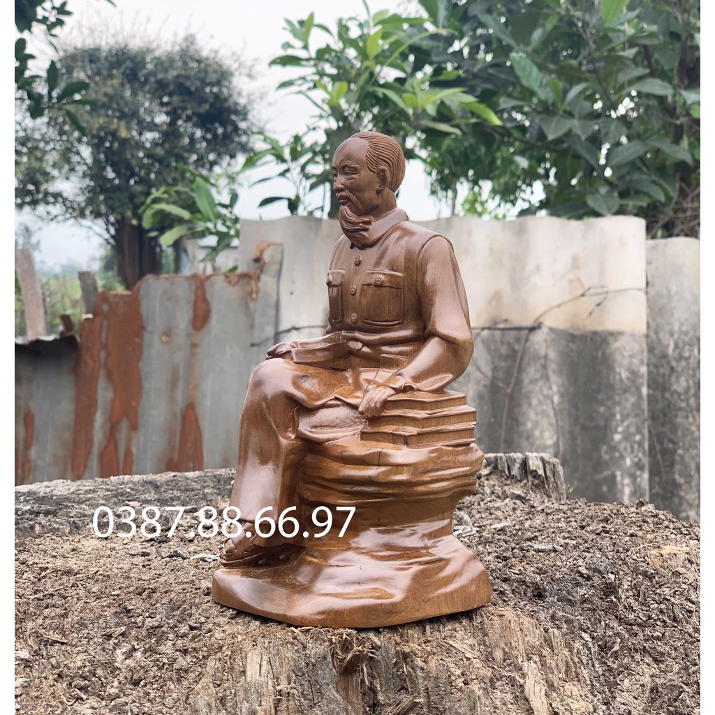 Tượng chủ tịch nước hồ chí minh ngồi thư thái cao 20cm chất liệu gỗ bách xanh