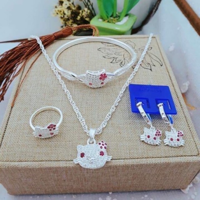 Sét lắc, nhẫn, bông và dây mặt kitty