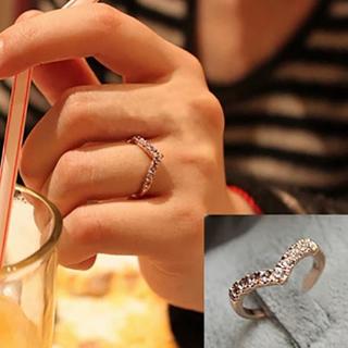 Nhẫn đeo ngón tay hình chữ V độc đáo sang trọng cho nữ