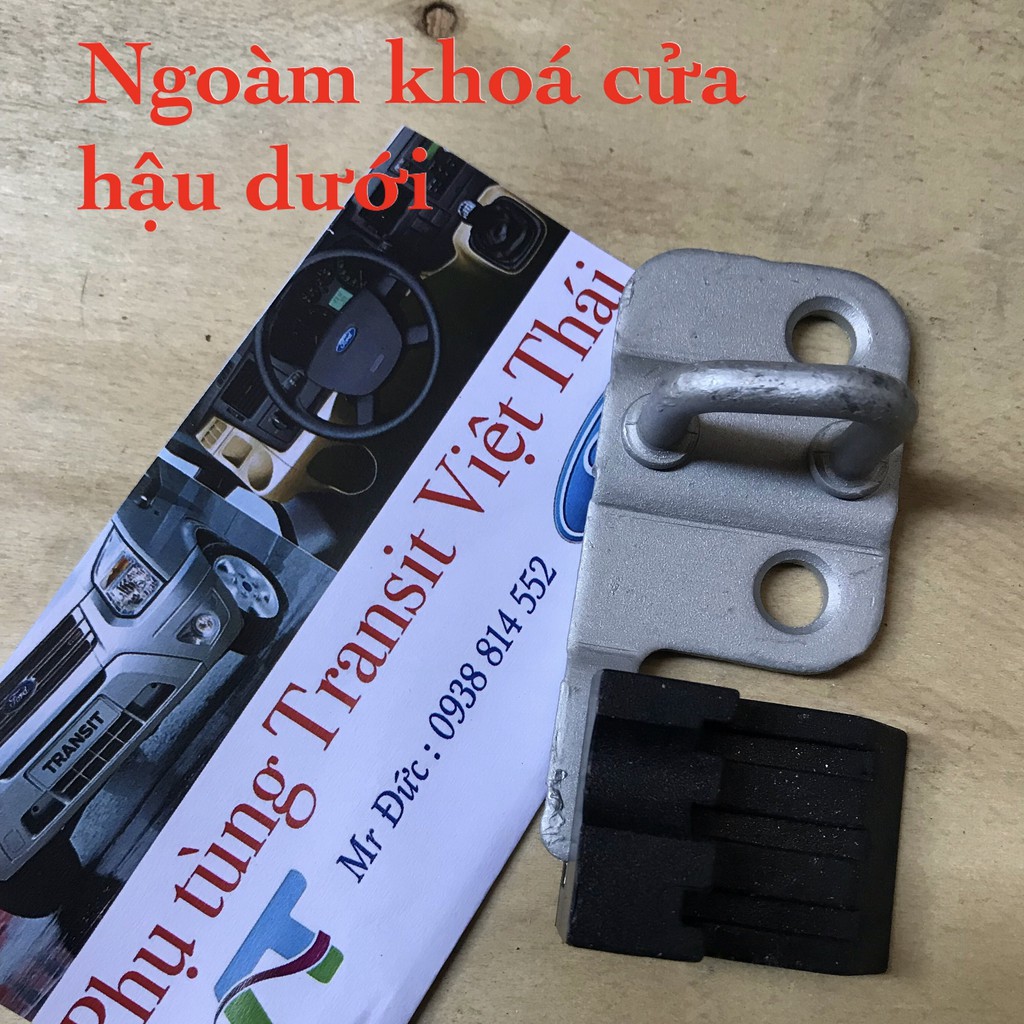 NGOÀM NGẬM MÓC KHÓA CỬA HẬU DƯỚI FORD TRANSIT