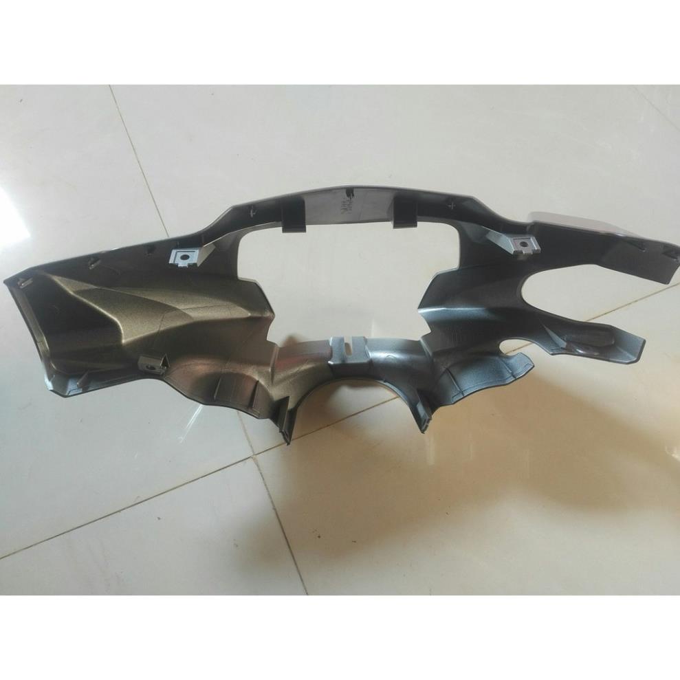 Ốp đầu trước (Nắp trước tay lái) Taurus bạc