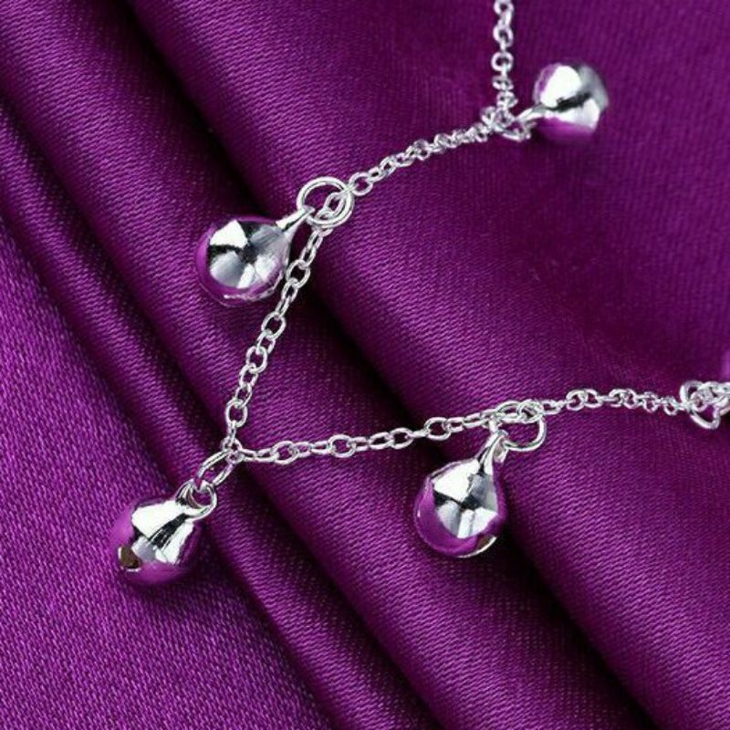 Lắc tay nữ bằng inox gắn chuông thời trang