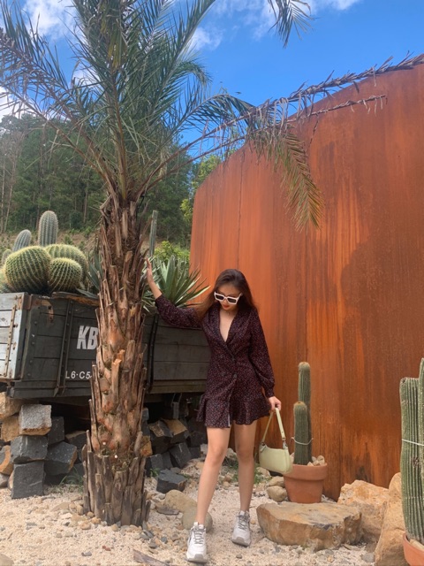 Đầm hoa nhí cổ vest xoè đuôi cá