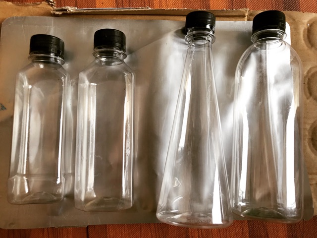 Combo 100 chai nhựa vuông- tam giác nắp đen 250-330ml đựng trà sữa | BigBuy360 - bigbuy360.vn