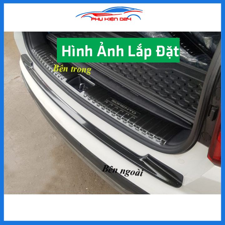 Ốp chống trầy cốp Sorento 2020-2021-2022-2023 thép không gỉ vân cacbon chống trầy bảo vệ xe