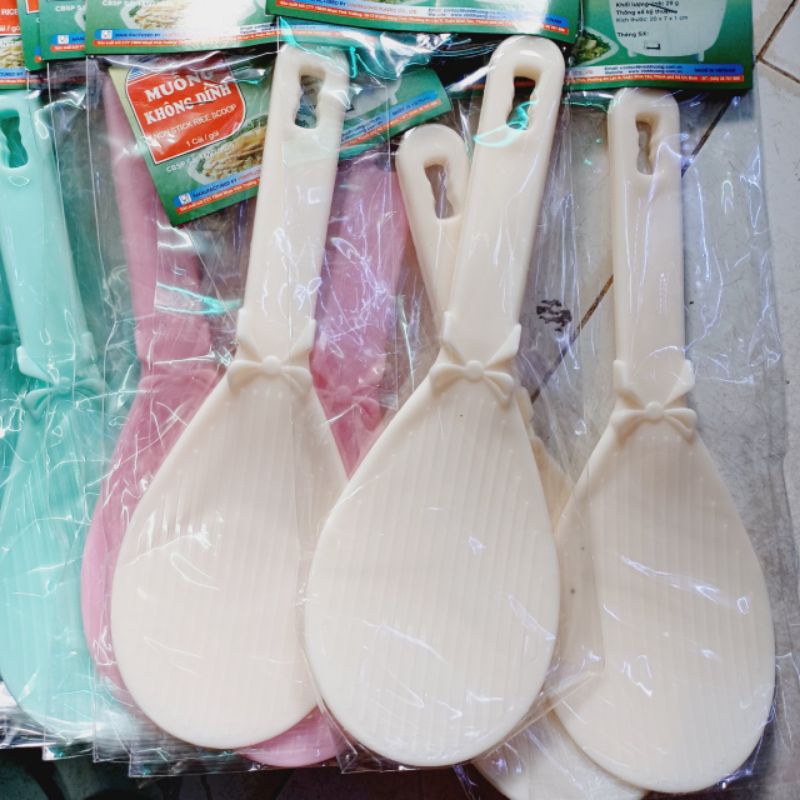 Vá Xới Cơm Bằng Nhựa