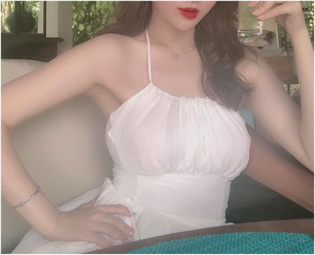 [Hàng sẵn ❤] Váy maxi trắng 2 tà cổ yếm đan dây lưng bo eo, xẻ tà đi biển siu xinh - Hàng loại 1 | BigBuy360 - bigbuy360.vn