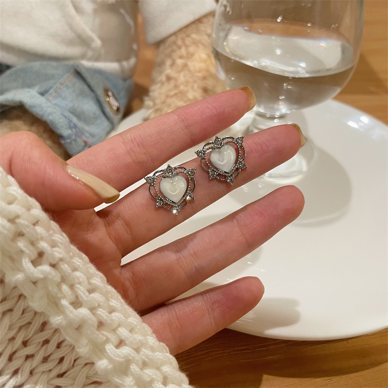 Khuyên Tai Hình Trái Tim Đính Kim Cương Lấp Lánh Cao Cấp Độc Đáo Qingdao