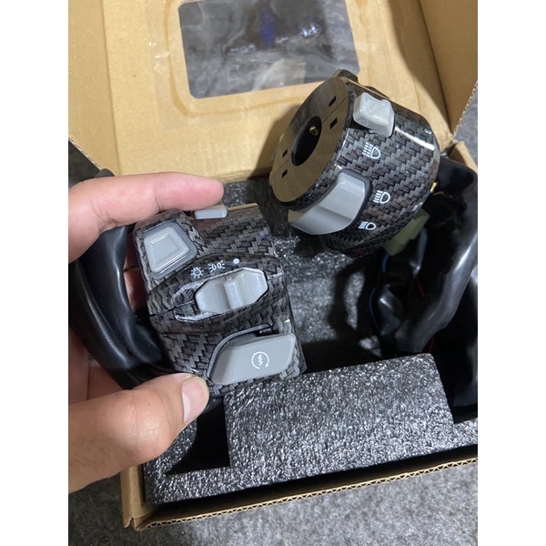 Cùm công tắc Light Master 7 Màu Nhúng Carbon
