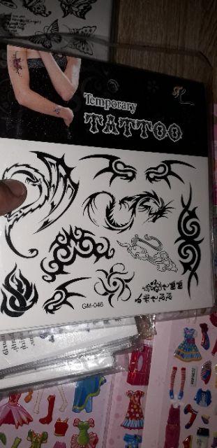 Một tờ hình xăm màu đen hoặc nhiều màu Tattoo có nhiều mẫu khác