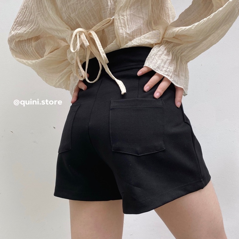 quini.made - Quần Shorts Chất Lì Co Giãn Cạp Cao Black & While Shorts - QUINI STORE -Ảnh Thật Shop Chụp