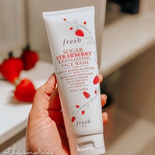 Sữa rửa mặt tẩy da chết Fresh Sugar Strawberry Exfoliating Face Wash