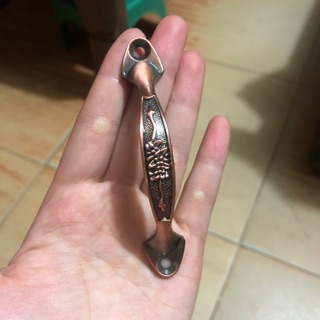 Tay co tủ/ tay nắm tủ/ tay co hoa cúc đồng kèm vít