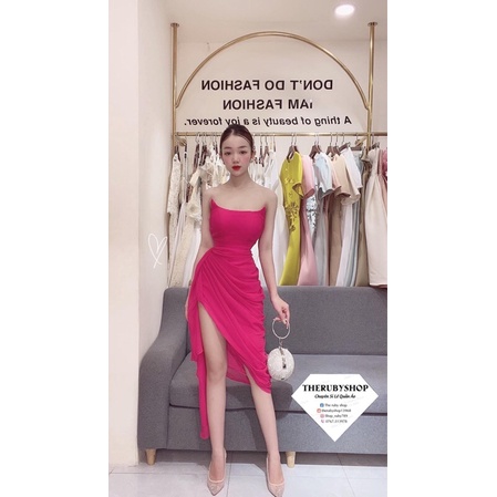 Đầm body xẻ tà cúp ngực