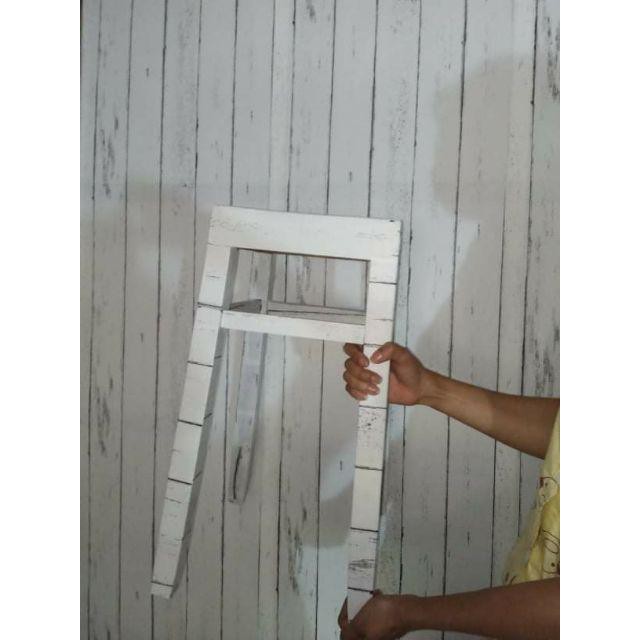 Decal dán tường keo sẵn hay còn gọi là giấy dán tường keo sẵn mặt sau. Khổ mỗi cuộn dài 10m, rộng 0.45m