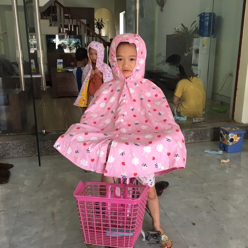 Áo choàng đi đường cho bé nhiều màu