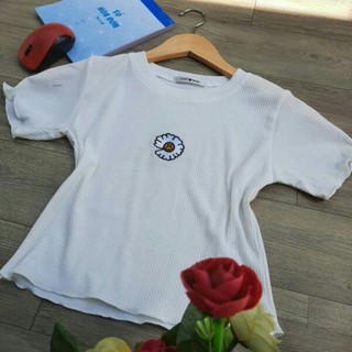 Áo croptop thêu hoa cúc
