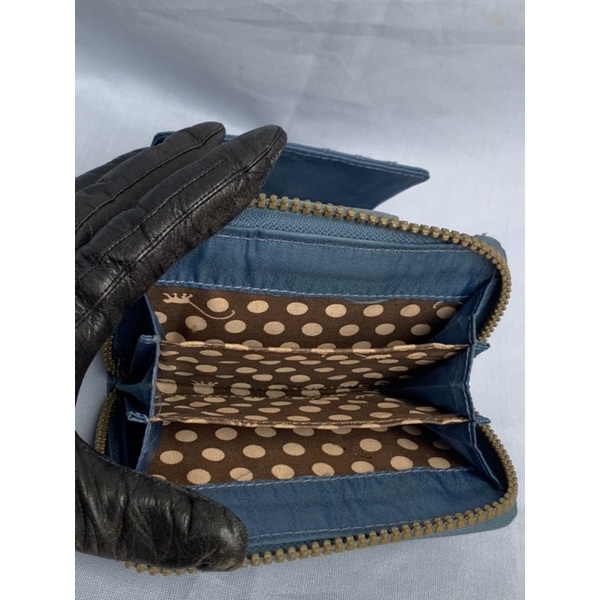 Ví chuẩn si. shop bán combo 100k. khách mua lẻ 60k /1cái. Ví dài có lỗi  nhẹ ngay nếp gấp ngăn túi, ví ngắn hơi bạc màu.