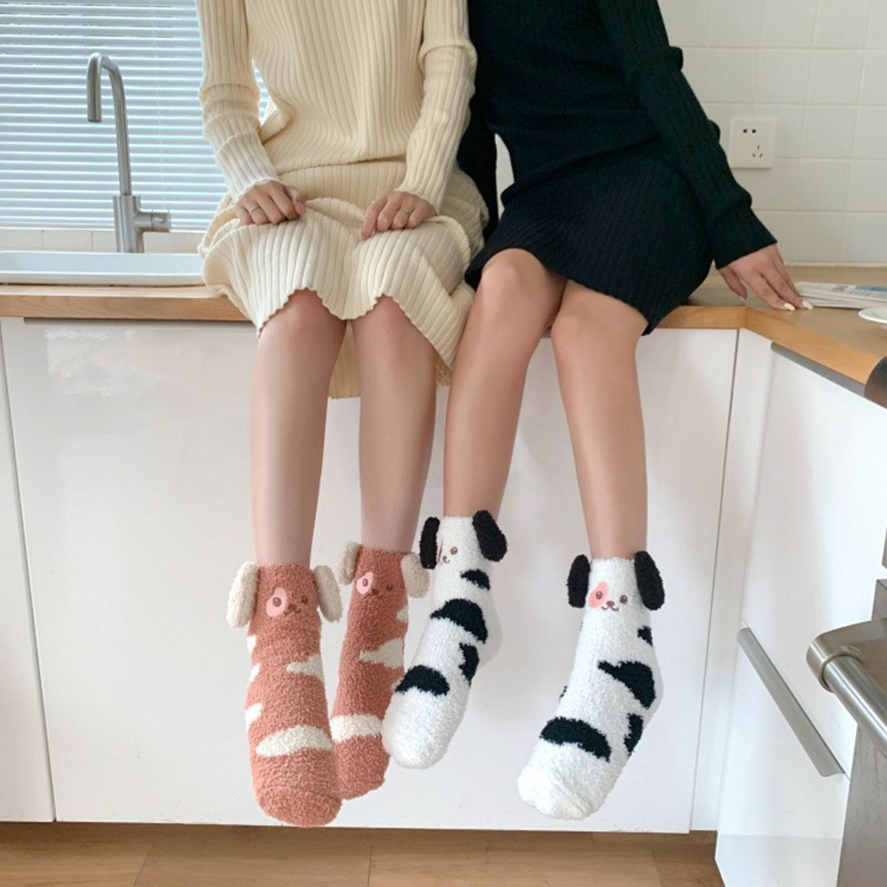 Đôi vớ dài trung bình bằng vải lông mềm mại thoáng khí in hình chú chó dễ thương cho nữ