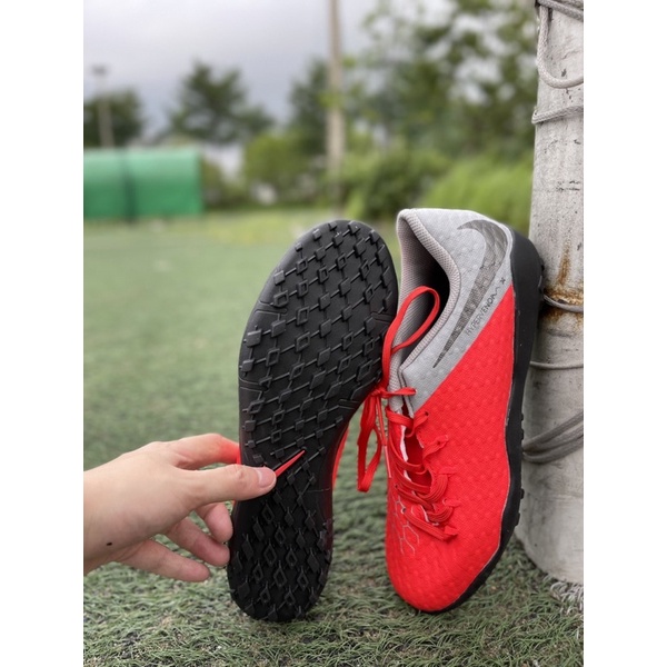 Giày đá bóng banh sân cỏ nhân tạo và sân đất đinh TF hyper3 đỏ xám