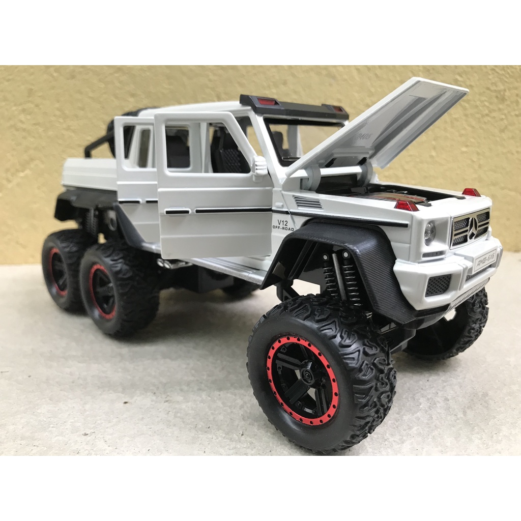 Mô hình xe MERCEDES G63 AMG 6x6 1:24