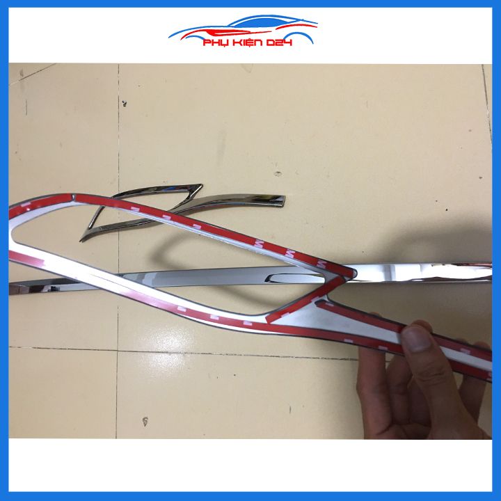 Ốp cản sau Camry 2019-2020 mạ crom trang trí chống trầy bảo vệ xe