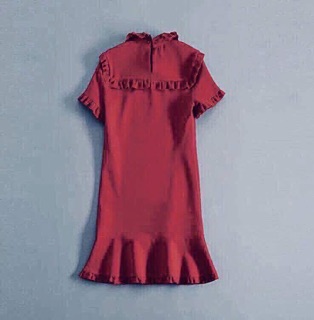 Váy cổ sen