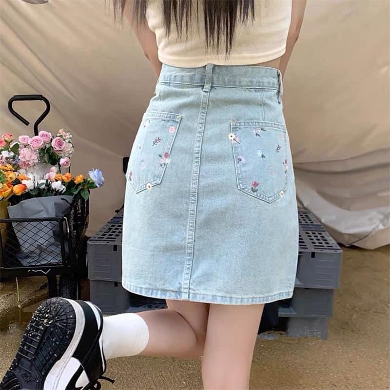 Chân váy jean thêu hoa dáng chữ A