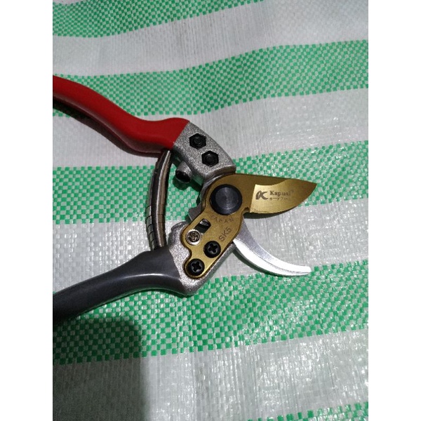 kéo cắt cành kapusi GOLD lò xo bằng thép lá, lưỡi thép SK5 siêu sắc, siêu bền