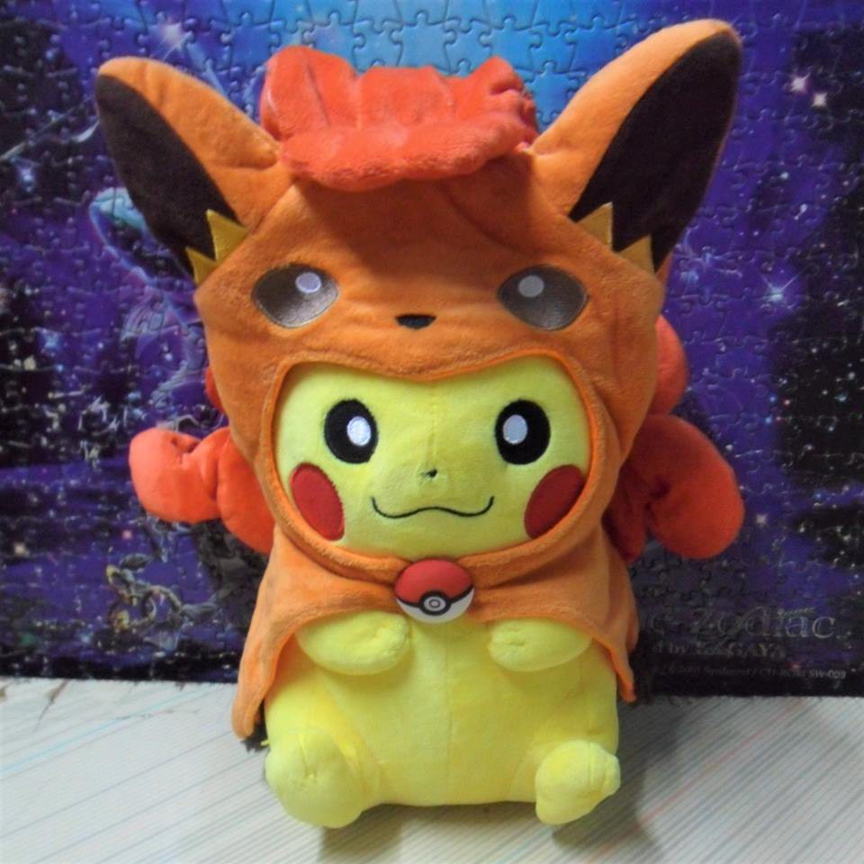 Pikachu Cosplay Vulpix