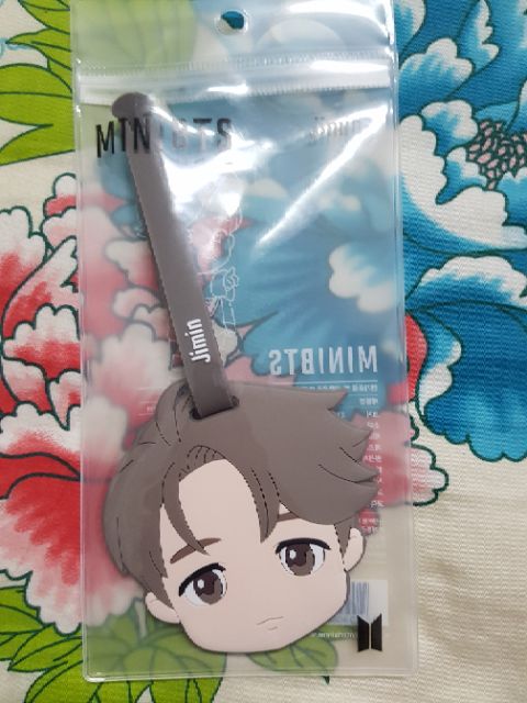 Thẻ tên gắn vali BTS luggage tag House of BTS pop up store chính hãng