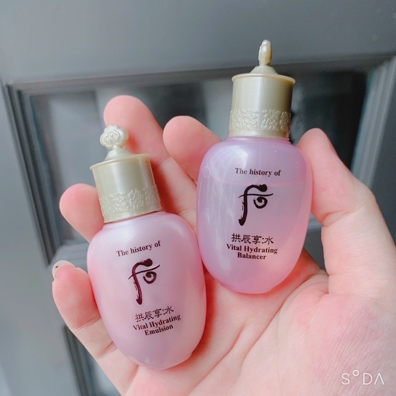Cặp Nước hoa hồng và sữa dưỡng ẩm cấp nước kiềm dầu whoo hồng 20ml