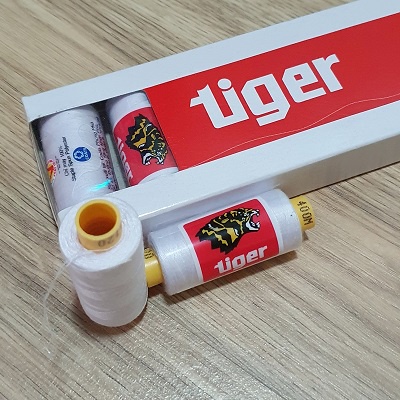 Hộp Gồm 10 Cuộn Chỉ Màu Trắng May Căn Bản Sợi 40/2 Loại Cuộn Dài Cỡ 400m Hàng Chất Lượng Đỉnh