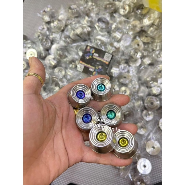 Gù Tay Lái Kiểu Thái