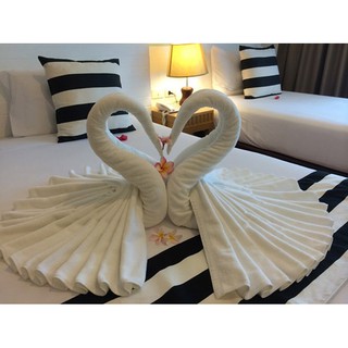 Mua Khăn tắm trắng gấp thiên nga trang trí giường cưới