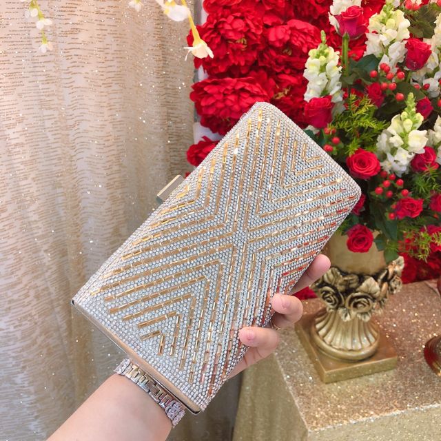 Clutch dự tiệc 3d đính đá