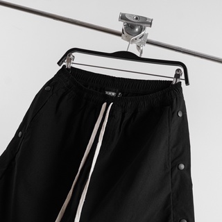 Quần shorts The Bad God Buttons basic kaki