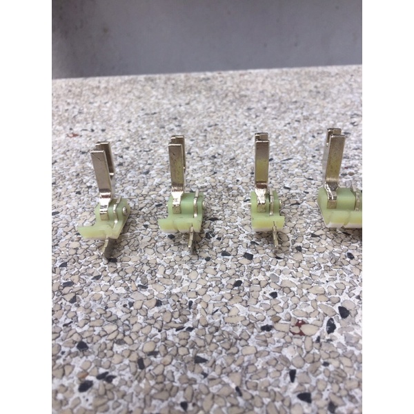 Chân vịt mí SP 18 nhựa ( chân vịt mí có gờ) sử dụng cho máy may công nghiệp 1 kim