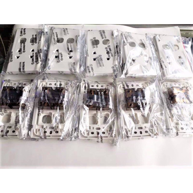 Mặt 2 ổ cắm 2 công tăc sino vanlock