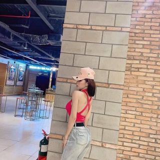 Áo kiểu yếm có mod ngực vải thun lụa form 50 kg trở lại