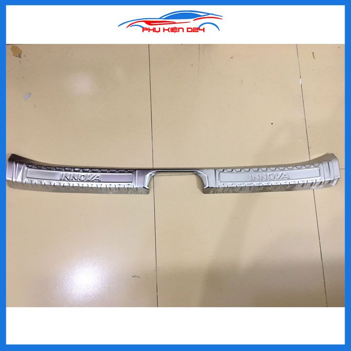 Ốp chống trầy cốp trong ngoài cho xe Innova 2017-2018-2019-2020-2021 2022 2023 màu INOX bảo vệ trang trí xe