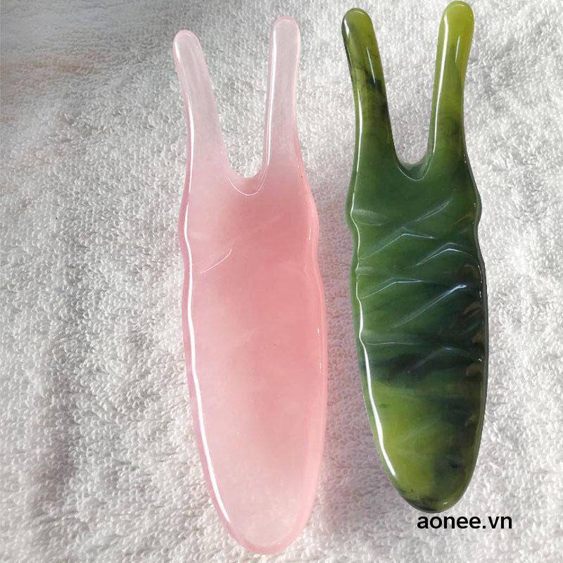 1 Dụng Cụ Mát Xa Mắt Hình Chữ Y Bằng resin Sáp Ong Tự Nhiên Màu Xanh Lá Đậm