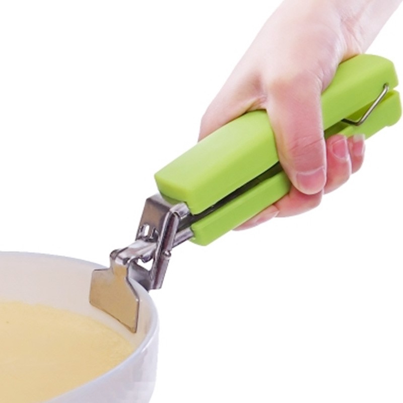 Kiềm kim loại kẹp thức ăn hoặc gắp các vật dụng nóng tiện dụng dùng cho nhà bếp