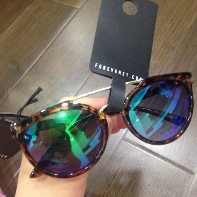 Kính F21 vợt sale