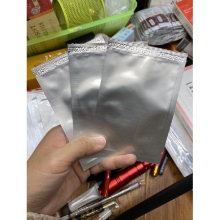 Miếng dán hỗ trợ phun môi không hình