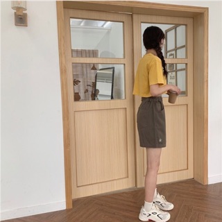 Quần shorts thêu hoa cúc