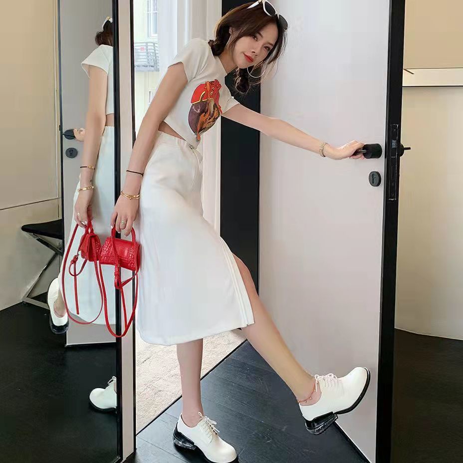 COZOK Set Áo Thun In Chữ + Chân Váy Xẻ Tà Lưng Cao Thời Trang Trẻ Trung Cho Nữ