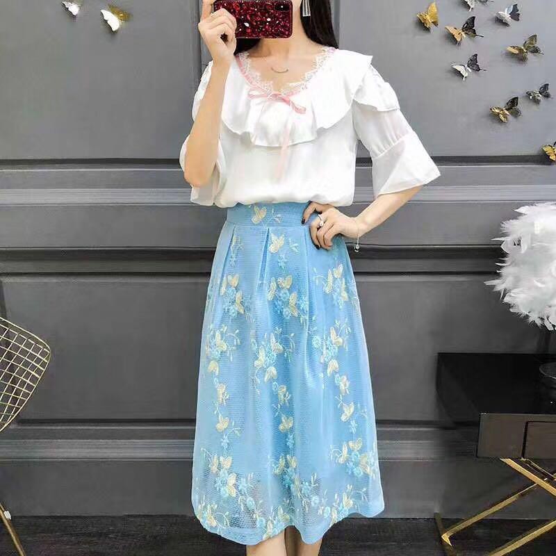 chân váy dài ren thêu hoa màu xanh cực xinh