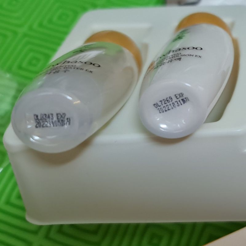 Nước hoa hồng + Sữa dưỡng trắng da, cấp ẩm, ngăn lão hoá Sulwhasoo Essential Balancing Emulsion EX 15ml | BigBuy360 - bigbuy360.vn