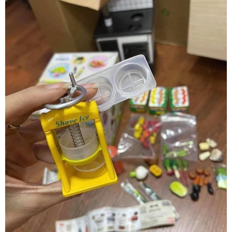 Máy xay đá kim loại mini bằng tay , xay đá như thật, kèm phụ kiện khay nhựa